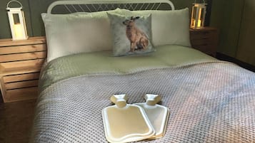 2 bedrooms, bed sheets