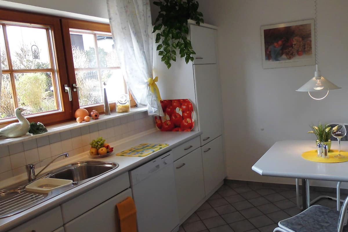 Departamento clásico, patio, vista al jardín (Nr. 1) | Wifi gratis, muebles diferentes y ropa de cama 