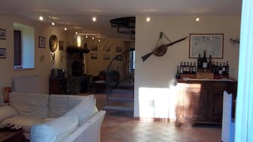 Villa, 2 Bedrooms, Smoking, Fireplace | Living room | TV