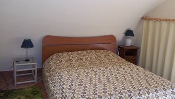 2 bedrooms, iron/ironing board, bed sheets