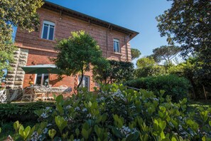 Exterior - Fantastic Liberty Villa in the Heart of Versilia (Pietrasanta)