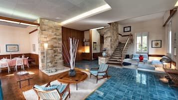 Villa, 5 Bedrooms, Smoking, Balcony | Lounge