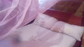 Quarto casal conforto | Cortinas blackout, roupa de cama