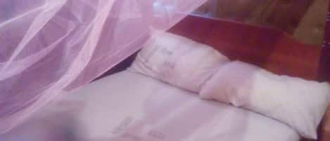 Chambre Double Confort | Rideaux occultants, draps fournis