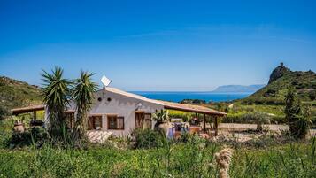 Apartment, 1 Bedroom, Smoking, Balcony | Property entrance