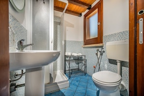 Appartement, 1 chambre, fumeur, balcon | Salle de bain