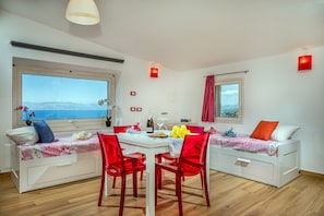 Studio, Smoking, Balcony | Dining
