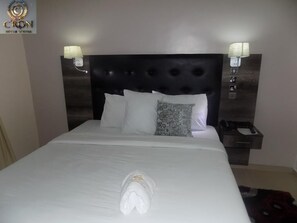 Classic Room | In-room safe, desk, laptop workspace, blackout drapes - C'ron Hotels and Suites (Port Harcourt)