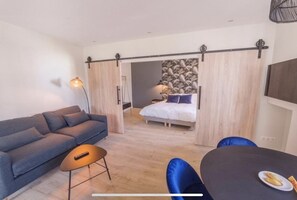 1 bedroom, desk, iron/ironing board, WiFi