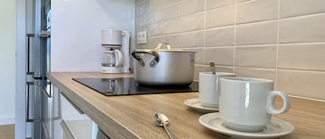 Refrigerador, microondas, horno, placa de cocina