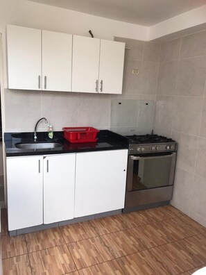 Fridge, microwave, oven, coffee/tea maker
