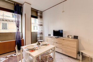 Dining - SLATE 4 1BEDROOM COLISEUM AERIAL (Roma)