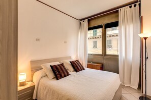 2 bedrooms - SLATE 4 1BEDROOM COLISEUM AERIAL (Roma)
