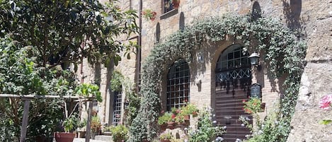 Casa, 1 habitación, chimenea, vista a la montaña | Exterior