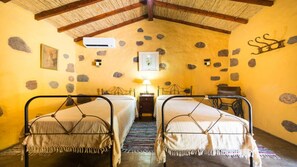 2 bedrooms - Villa With its own Swimming-pool, Jaccuzi and Sauna With Views to San Nicolas va (La Aldea de San Nicolás)