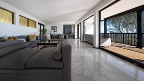 Lobby sitting area - Villa Essence of Montelen (San Bartolomé de Tirajana)
