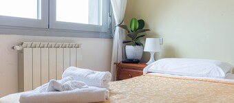 キッチンと専用バスルーム付きの3人用ツーベッドルームアパート