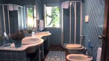 Villa, 4 Bedrooms, Smoking, Private Pool | Bathroom