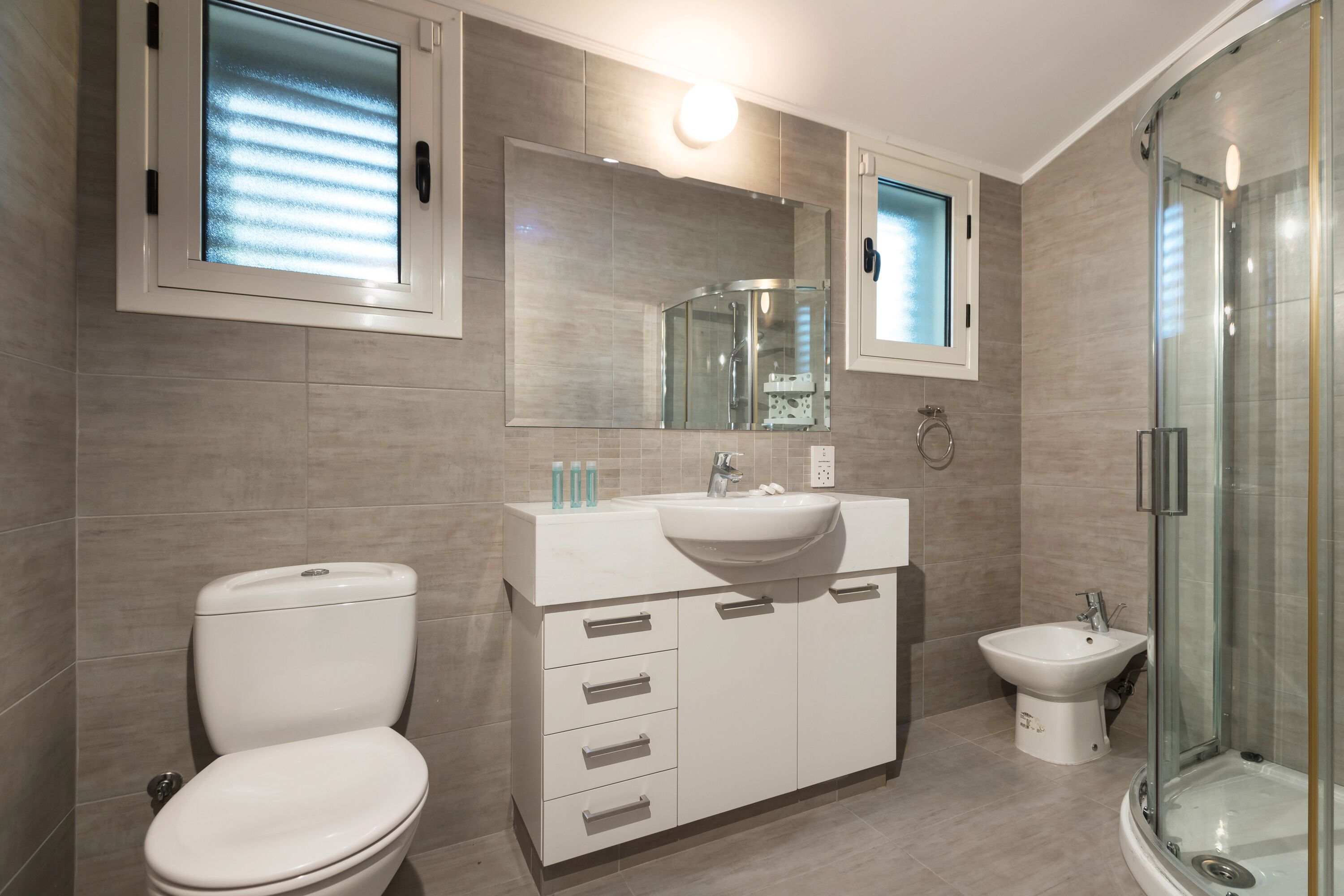 Luxury Villa, 4 Bedrooms | Bathroom | Free toiletries, towels, toilet paper