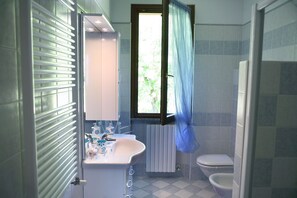 Appartement, 2 chambres, terrasse, vue jardin | Salle de bain