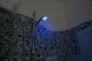 Bathroom - Room-versomare - Room Grecale - Extra Be (Polignano a Mare)