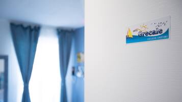 Zimmer, 1 Schlafzimmer, Balkon, Stadtblick | 1 Schlafzimmer