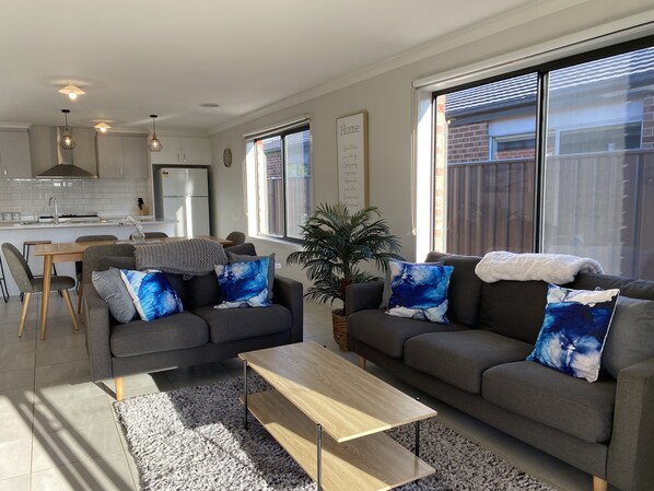 Smart TV, Netflix, streaming services, offices