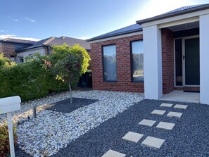 Property grounds - Modern 4-Bedroom Home, Near Playground, Lake & Nature Trails, Minutes to Bendigo (Epsom)