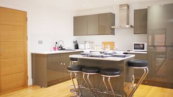 Design Apartment | Private kitchen | Fridge, microwave, oven, stovetop