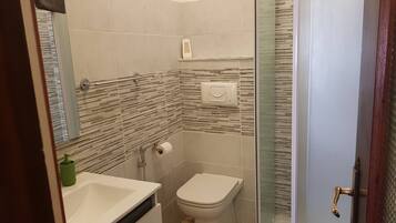 Condo, 3 Bedrooms, Smoking, City View | Bathroom | Hair dryer