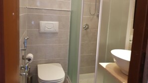 Apartment, 3 Schlafzimmer, Raucher, Stadtblick | Badezimmer | Haartrockner