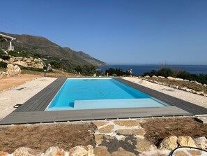 Monolocale, camere multiple, fumatori, balcone | Piscina | Piscina all'aperto
