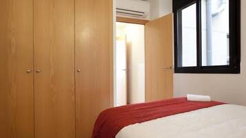 3 bedrooms, iron/ironing board, bed sheets