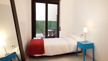 3 bedrooms, iron/ironing board, bed sheets