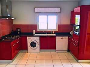 Private kitchen - Villa view and pool (SAINTE ROSE)