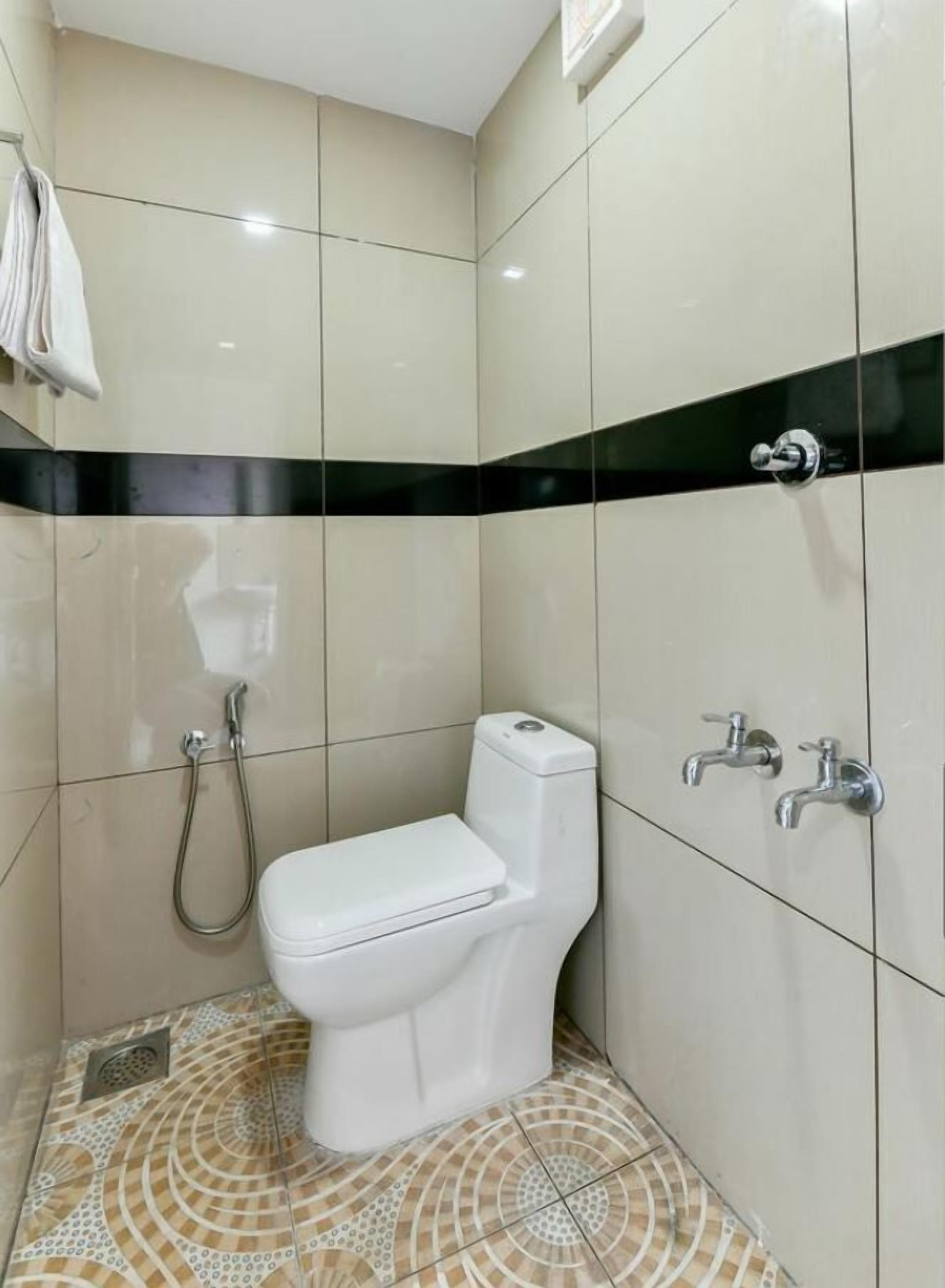 shower, hydromassage showerhead, towels, soap