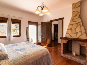 4 chambres, fer et planche à repasser, accès Internet, draps fournis