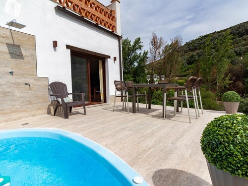 Rustic house with views in the Lecrin Valley