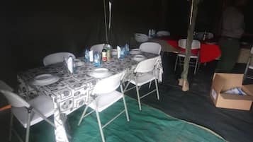 Café da manhã com buffet grátis todos os dias