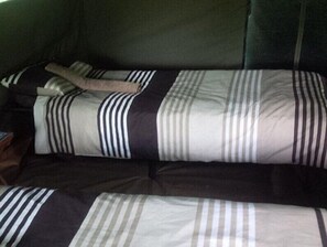 1 bedroom, bed sheets