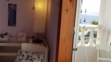 Room, 1 Bedroom, Balcony, Ocean View | Interior