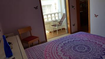 Habitación, 1 habitación, balcón, vistas al mar | 1 dormitorio