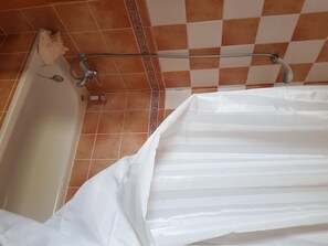 Rom, 1 soverom, balkong, havutsikt | Bad