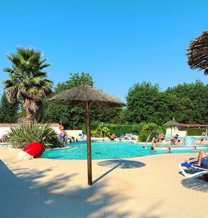 Piscina all'aperto, una piscina riscaldata