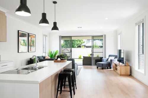 Ella House III - Stunning 3BR, 2Bath, WiFi