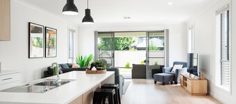 Ella House III - Stunning 3BR, 2Bath, WiFi