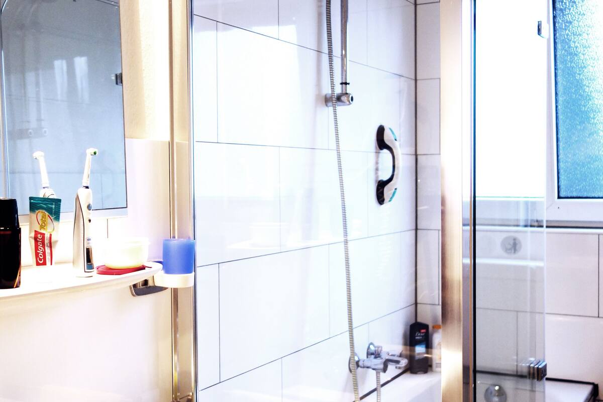 triple room | bathroom | towels