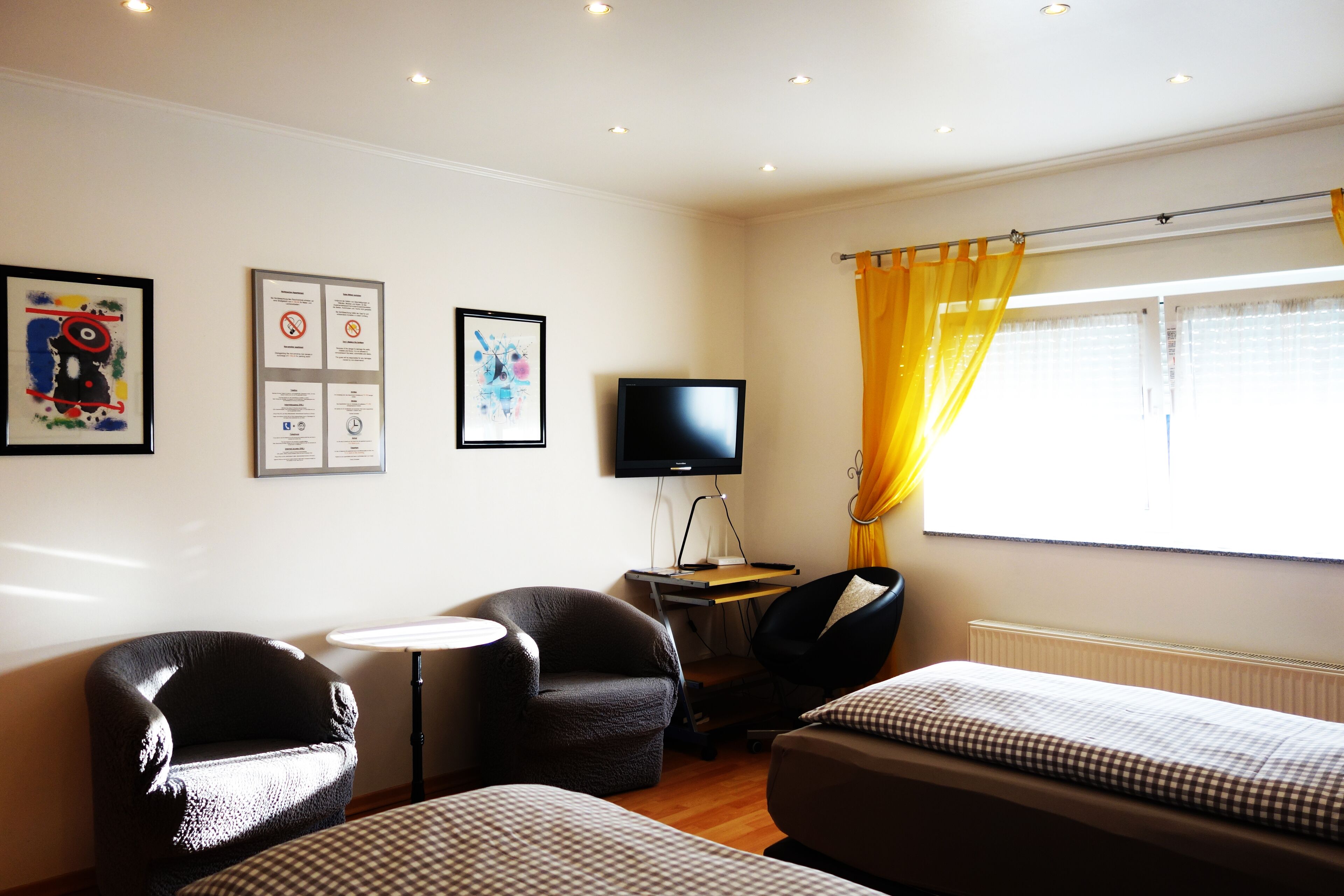 free wifi, bed sheets