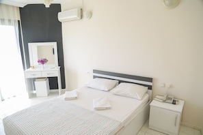 Deluxe Room | Minibar, desk, free WiFi - Maslina Hotel (Cesme)