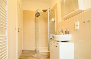 Apartment (Nr. 3) | Badezimmer | Dusche, Haartrockner, Handtücher, Seife